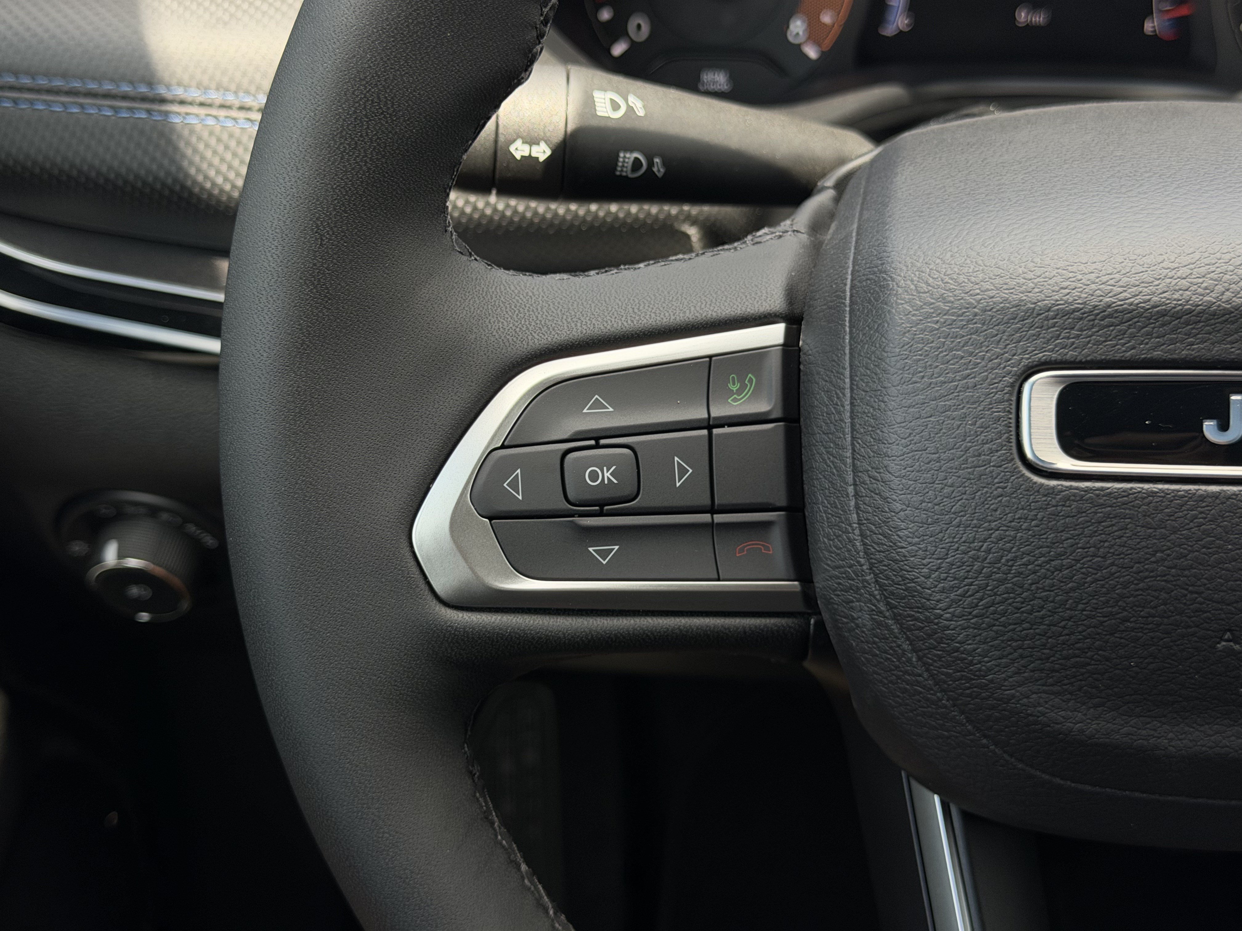 New 2026 Jeep Compass Latitude AWD/4WD image 18