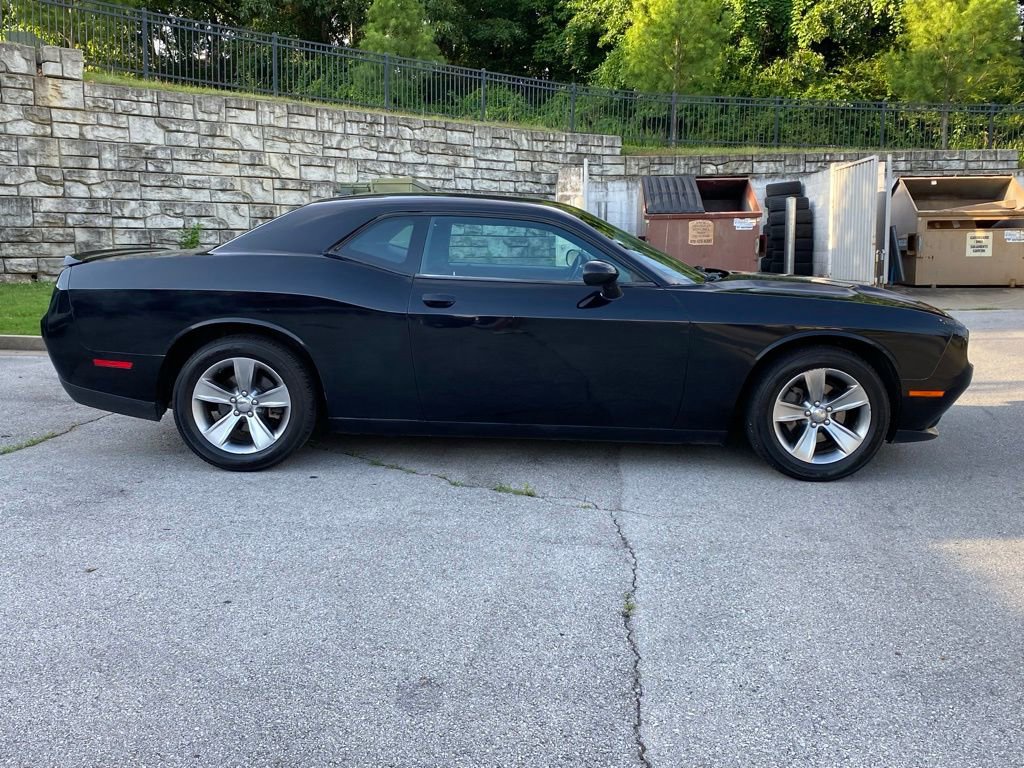Used 2015 Dodge Challenger SXT RWD image 8
