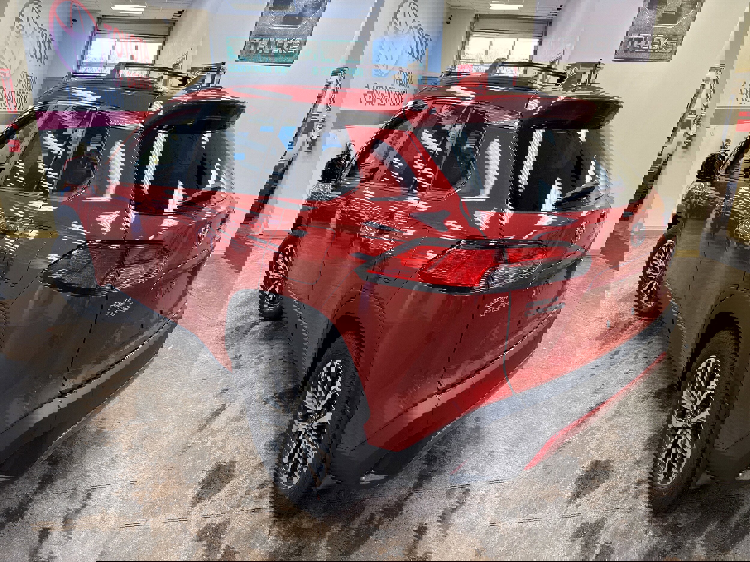 Used 2022 Toyota Corolla Cross XLE w/ Convenience Package image 8