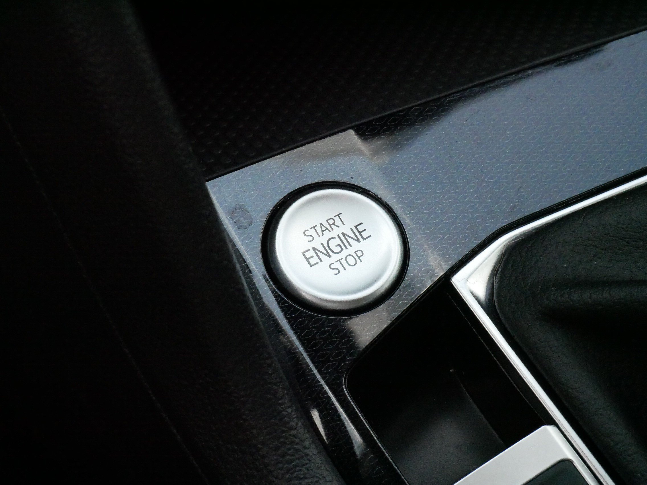 Certified 2025 Volkswagen Taos S FWD image 29
