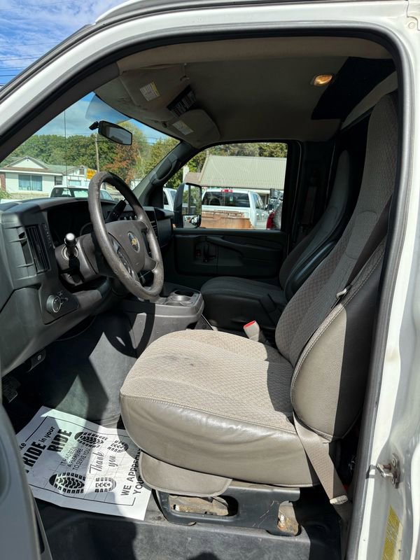 Used 2010 Chevrolet Express 3500 w/ Ambulance Package image 8