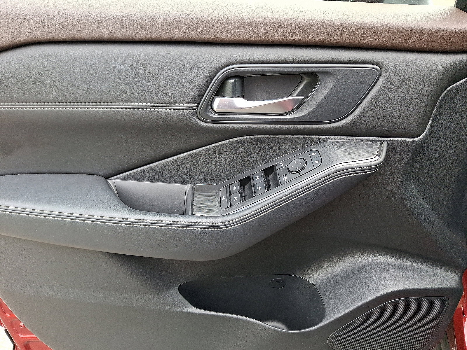 Used 2022 Nissan Rogue SV w/ SV Premium Package image 12