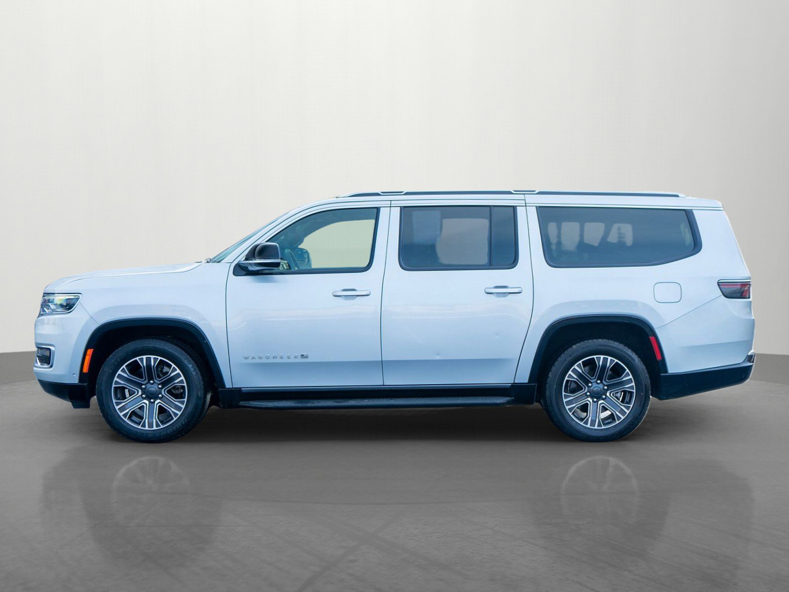 Used 2023 Jeep Wagoneer L Series II image 4