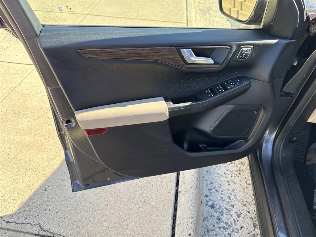 Used 2020 Ford Escape Titanium image 15