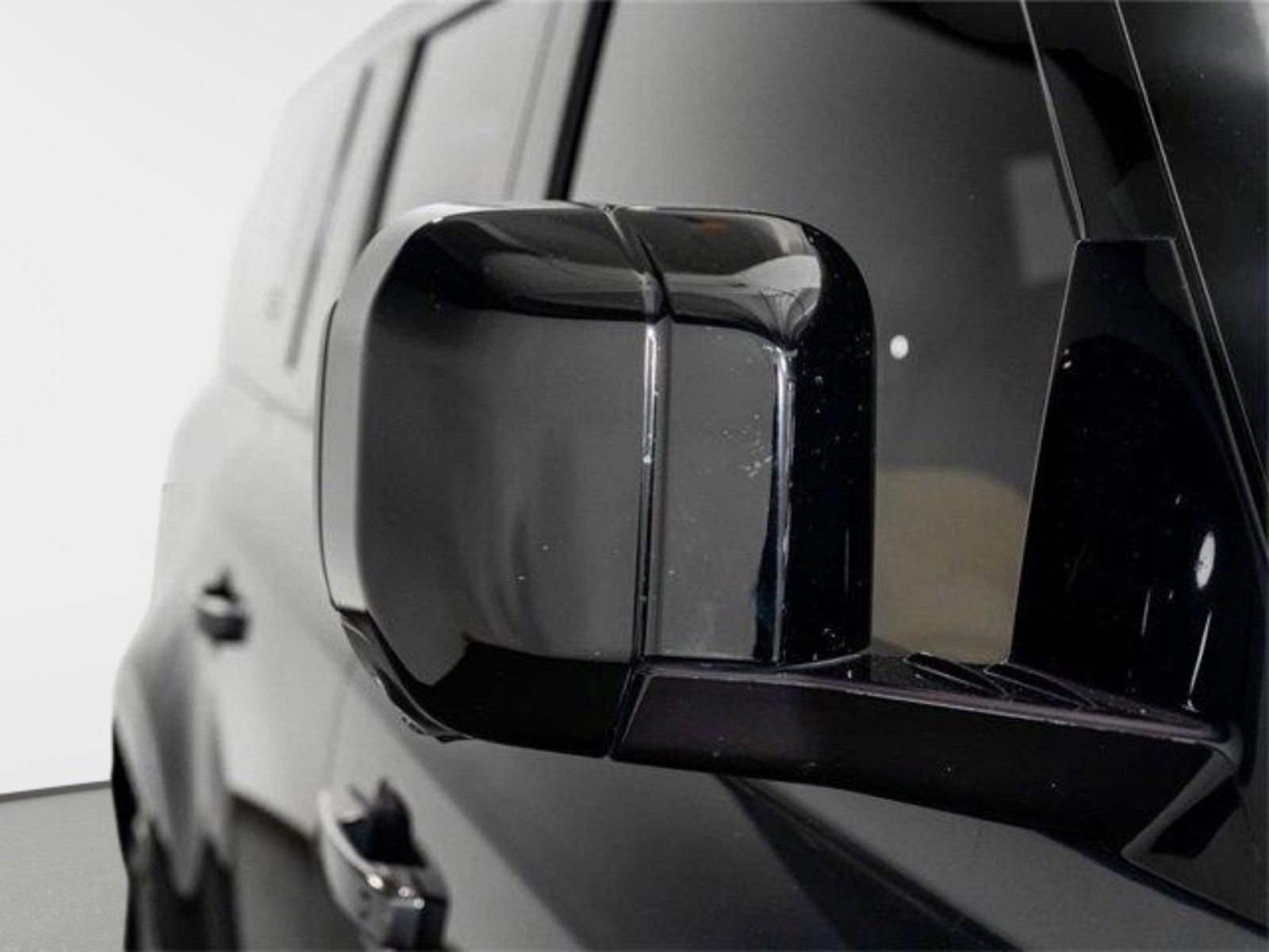 Used 2023 Land Rover Defender 130 X image 23