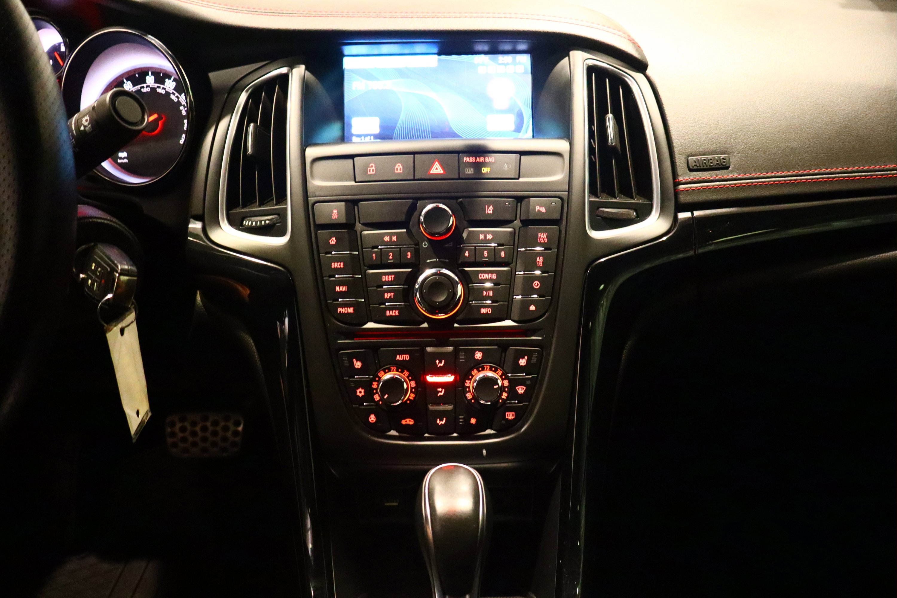 Used 2018 Buick Cascada Sport Touring w/ Dark Effects Package image 19