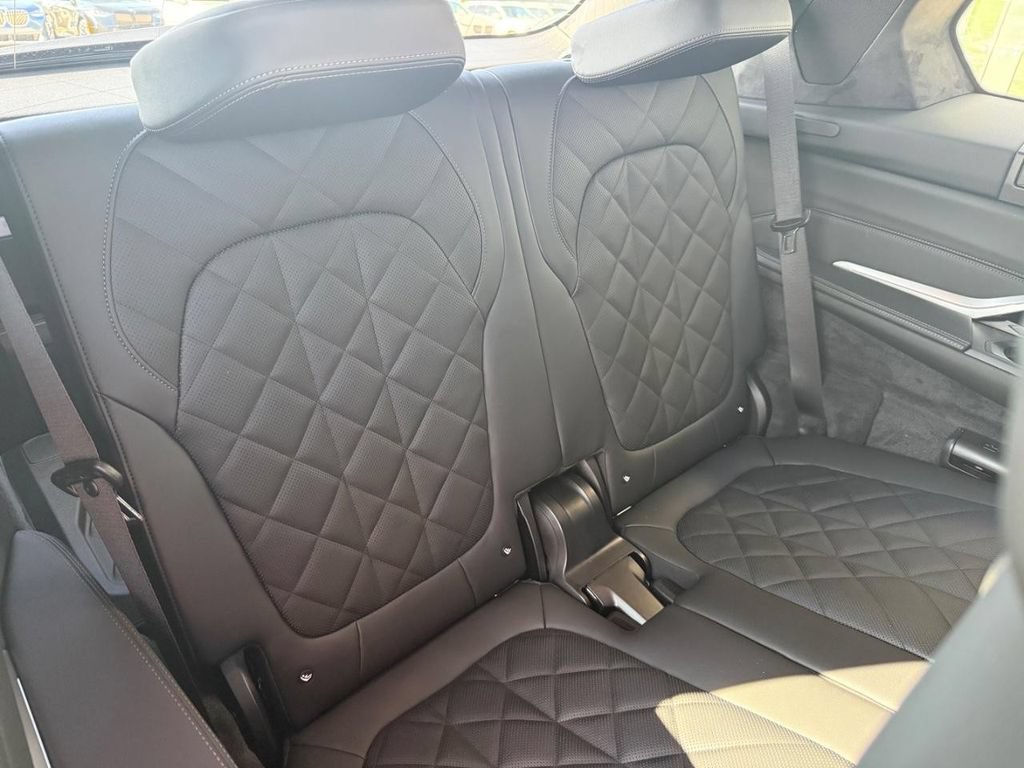 New 2027 BMW X7 xDrive40i w/ M Sport Package AWD/4WD image 6