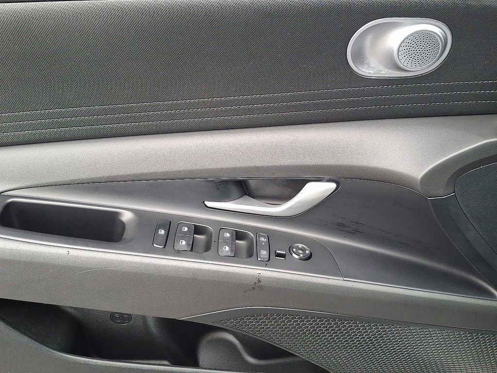 Used 2024 Hyundai Elantra SEL image 12