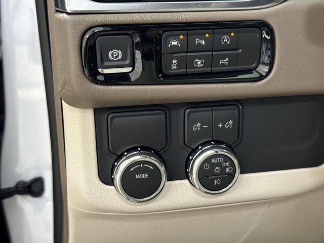 New 2026 GMC Yukon XL Denali w/ Sun & Power Step Package RWD image 36