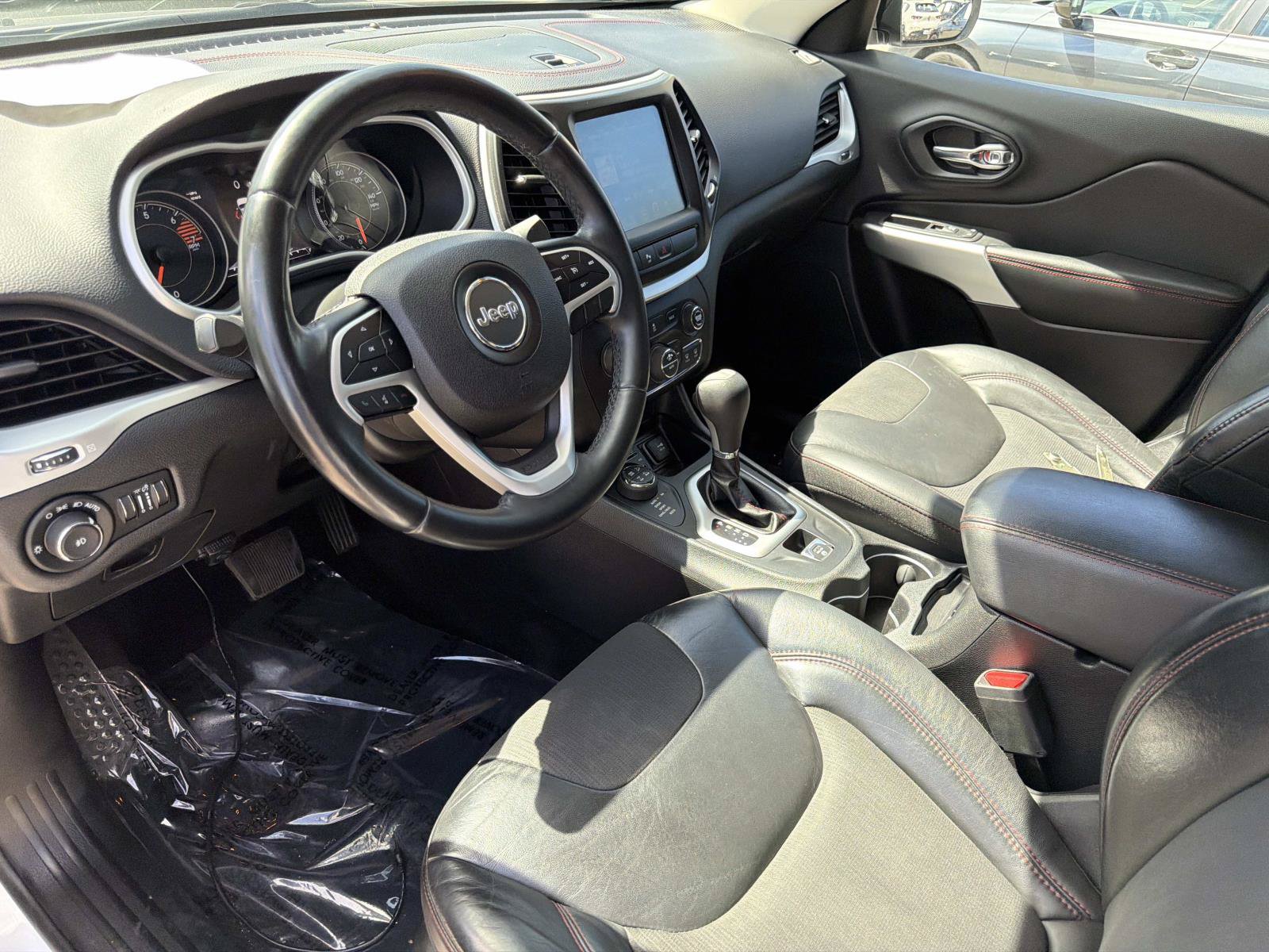 Used 2018 Jeep Cherokee Trailhawk AWD/4WD image 14