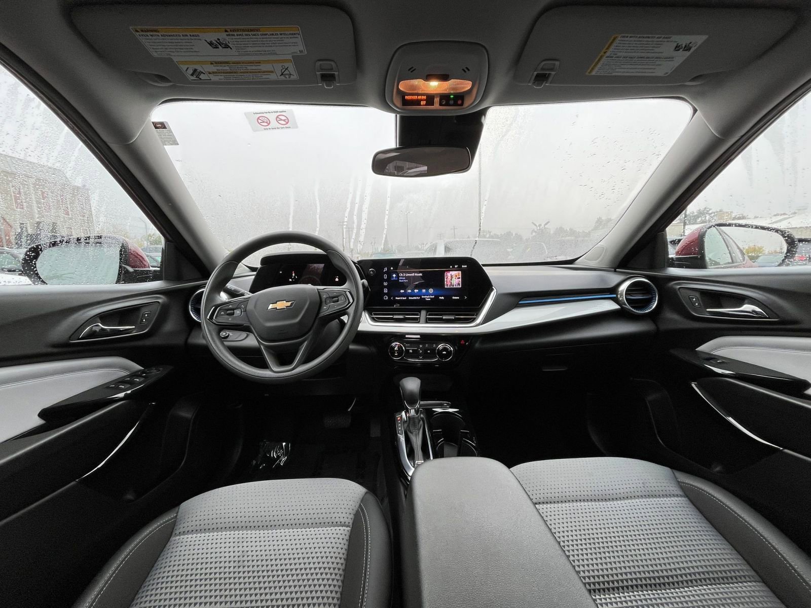 Used 2025 Chevrolet Trax LT image 31