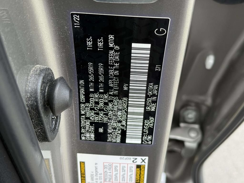 Used 2023 Lexus GX 460 Premium w/ Accessory Package AWD/4WD image 32