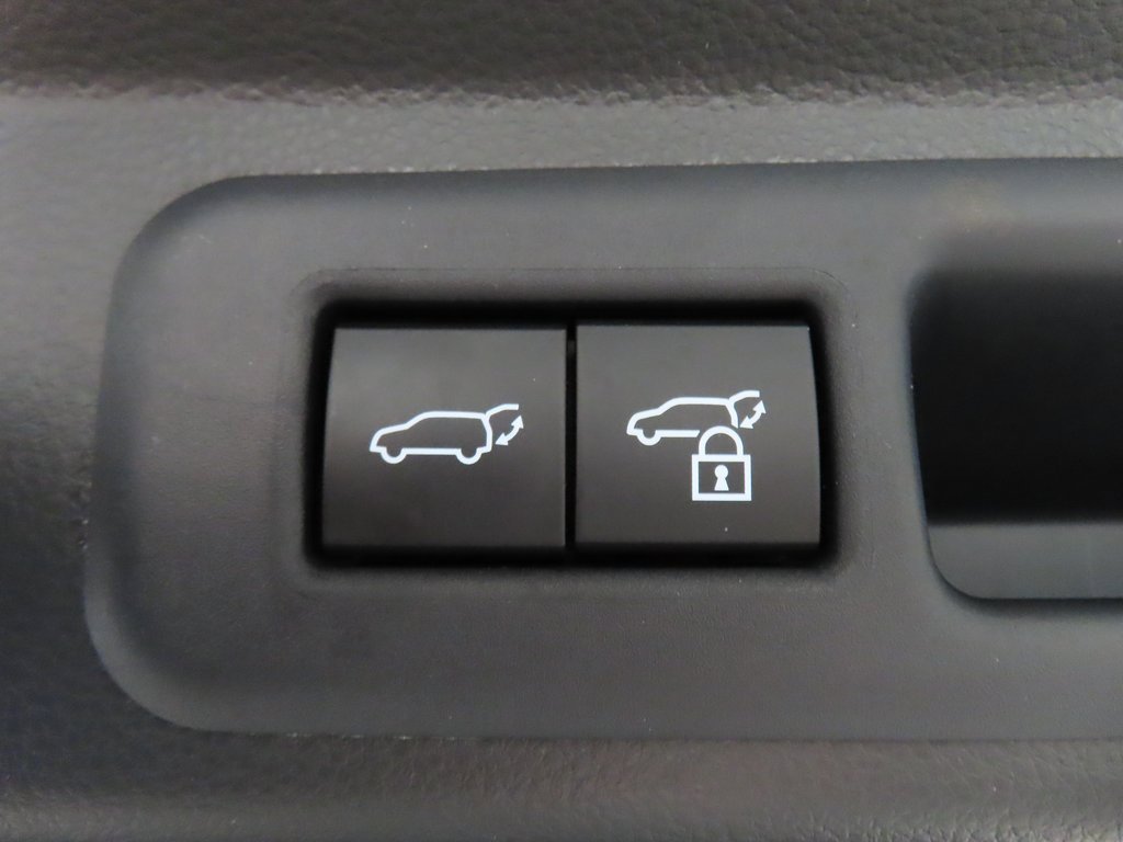 Used 2025 Toyota Sequoia SR5 image 39