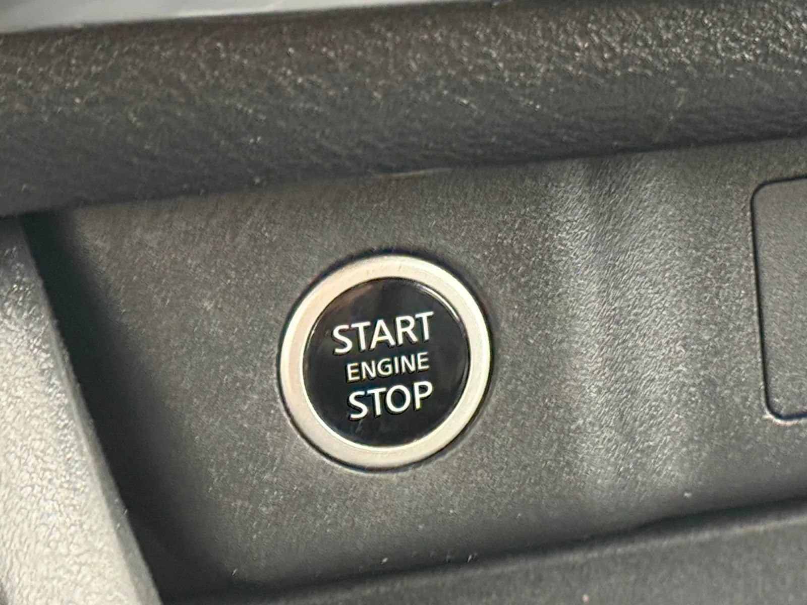 Used 2022 Nissan Rogue SV AWD/4WD image 34