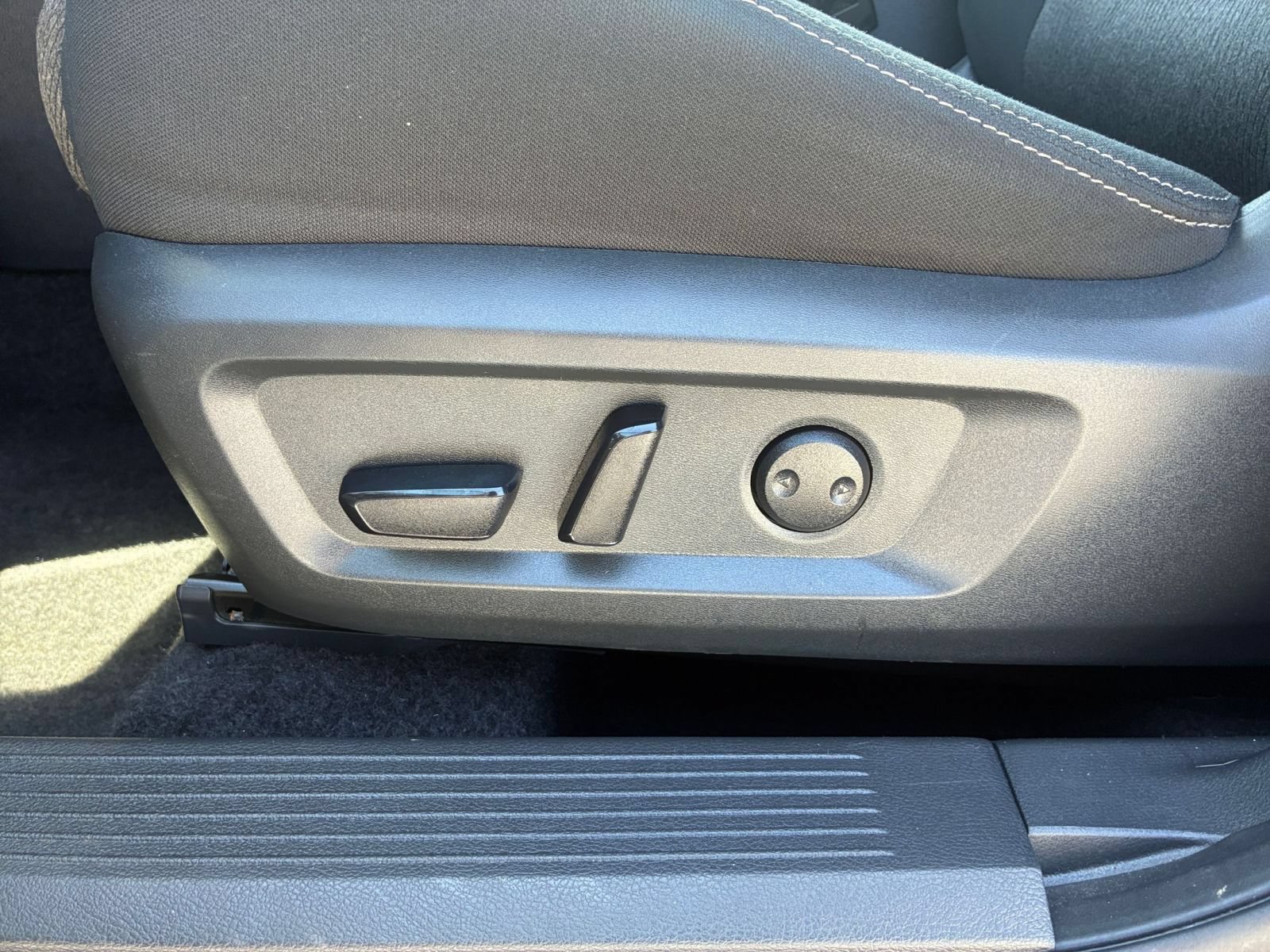 Used 2025 Nissan Rogue SV FWD image 21