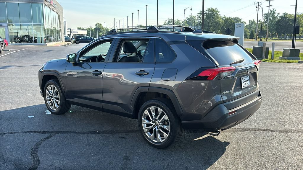 Used 2021 Toyota RAV4 XLE Premium FWD image 4