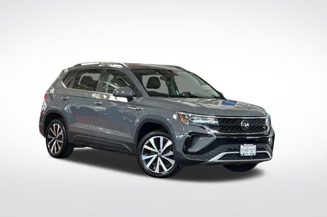 Certified 2022 Volkswagen Taos SE FWD image 2