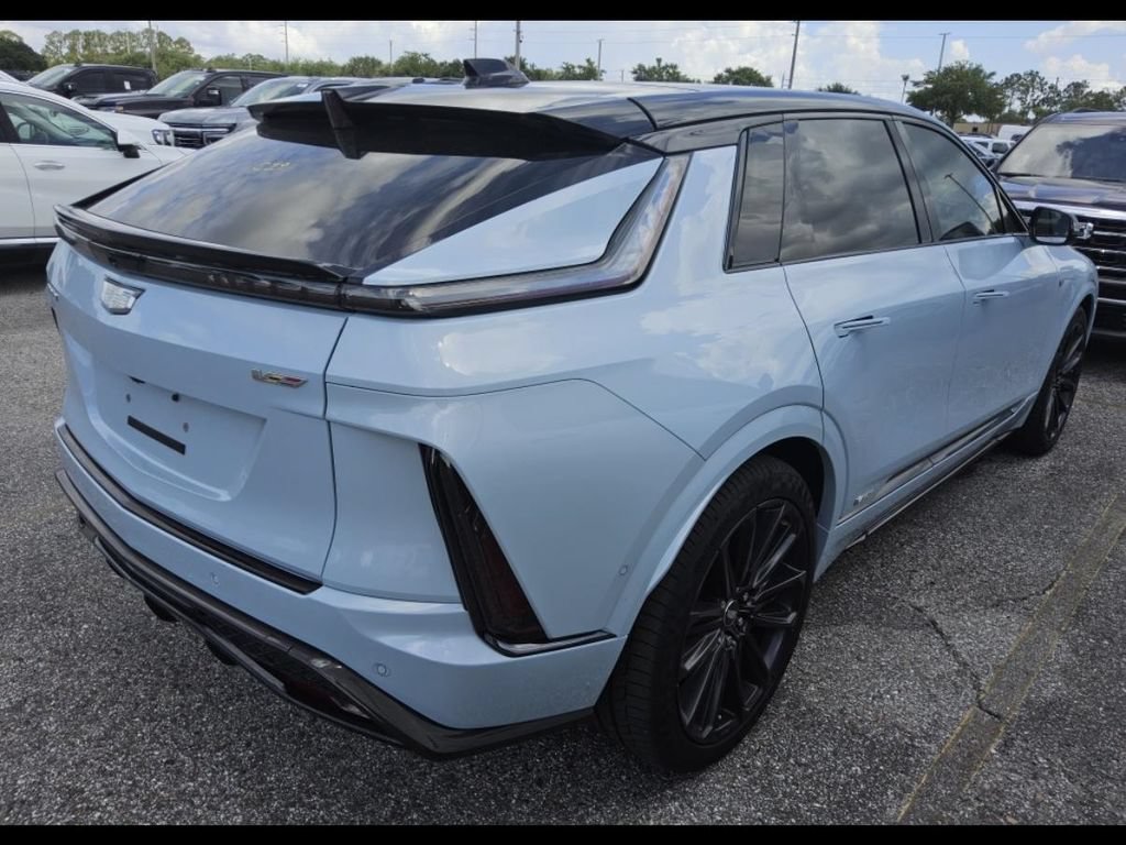Used 2026 Cadillac Lyriq V w/ Exterior Carbon Fiber Package AWD/4WD image 9