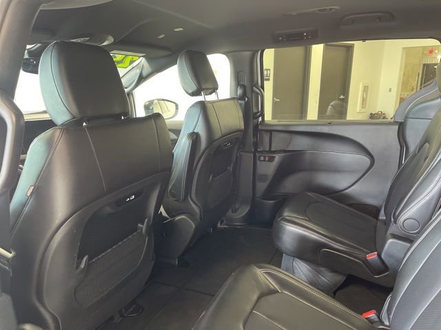 Used 2025 Chrysler Pacifica Select image 23