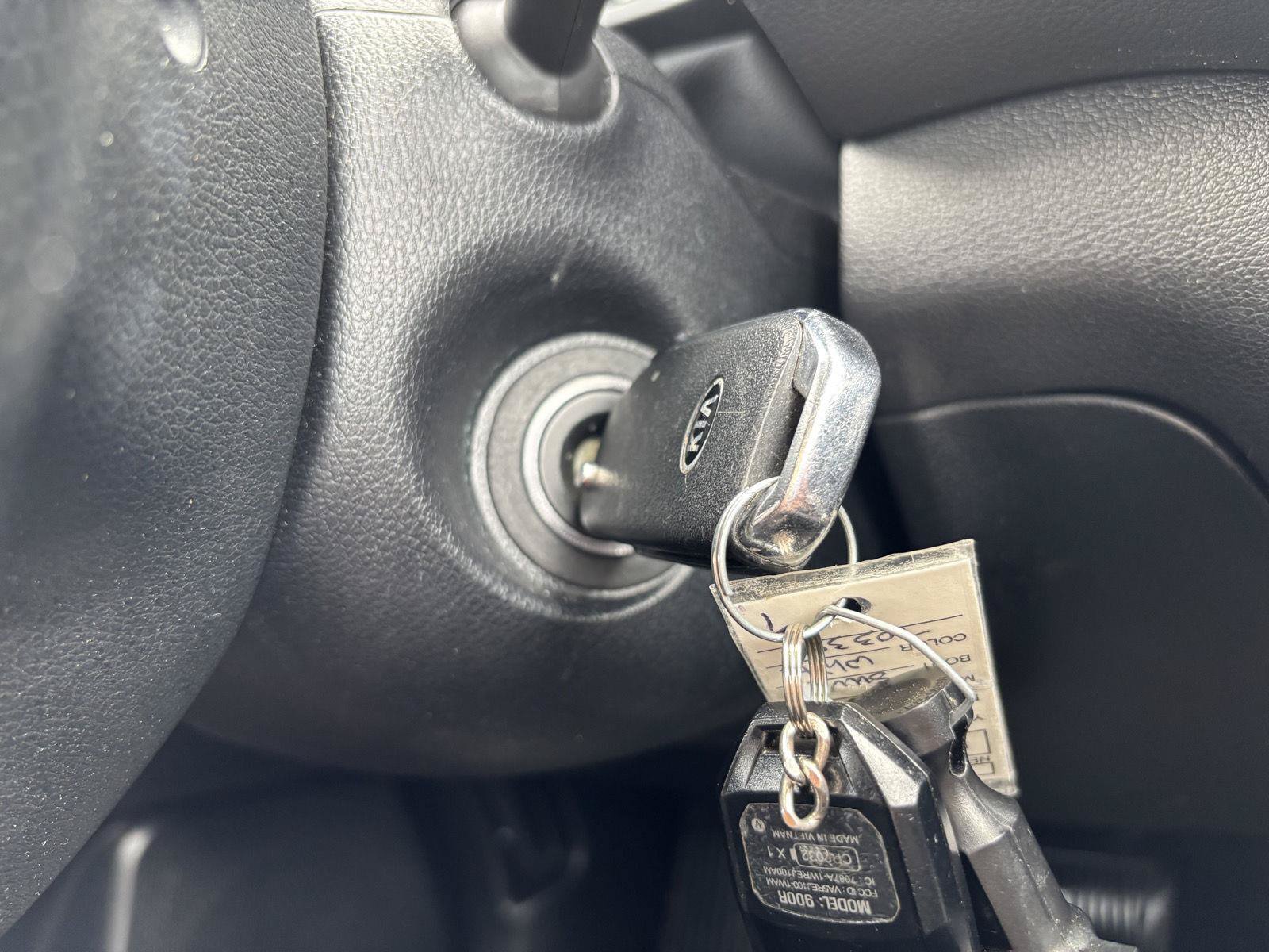 Used 2020 Kia Soul LX FWD image 28