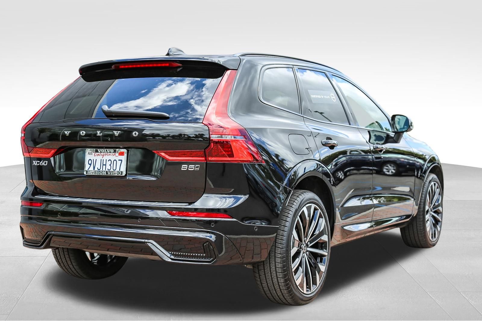 Certified 2026 Volvo XC60 B5 Ultra w/ Climate Package PRO AWD/4WD image 8