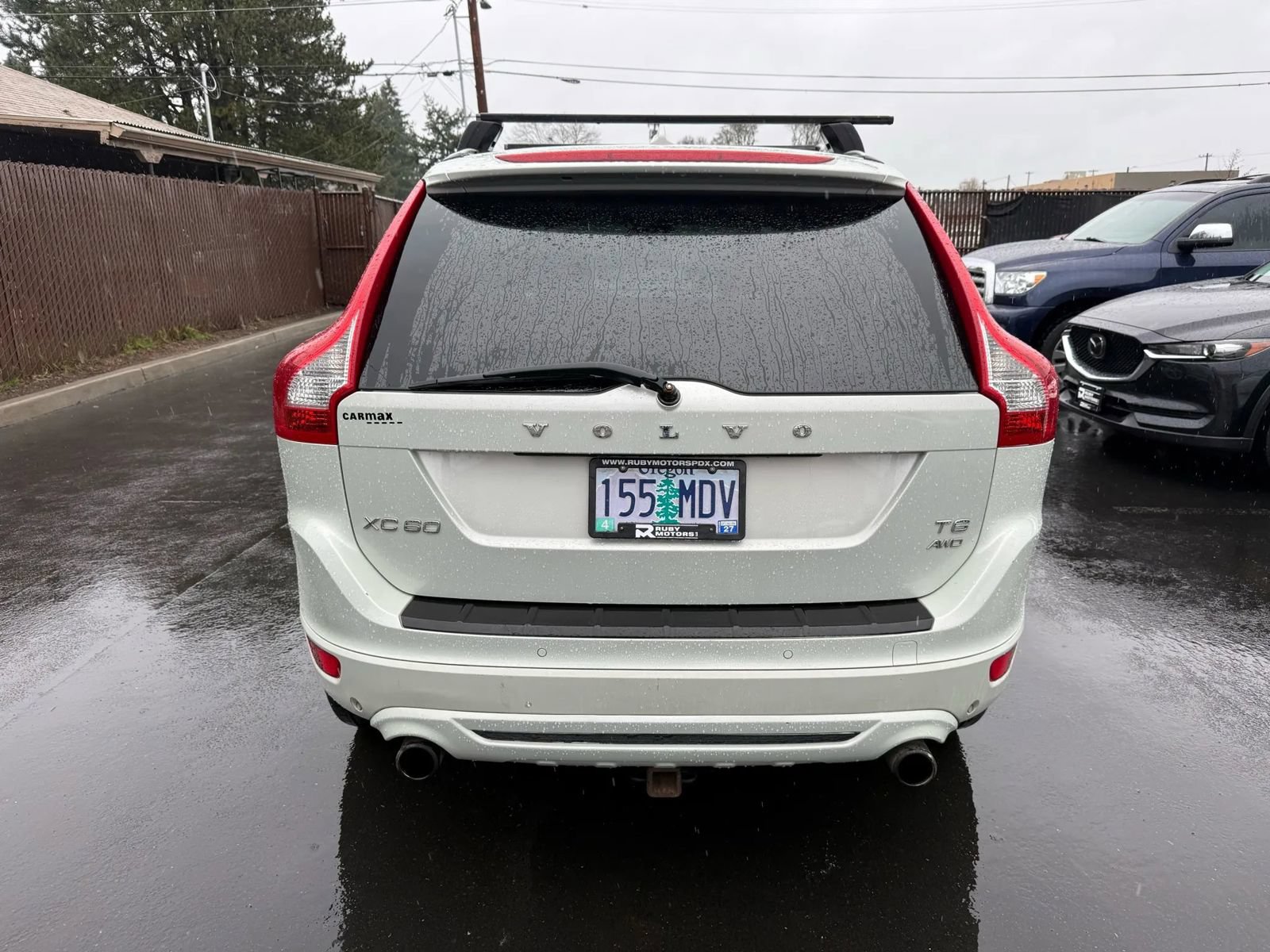 Used 2011 Volvo XC60 T6 R-Design w/ Convenience Pkg AWD/4WD image 7