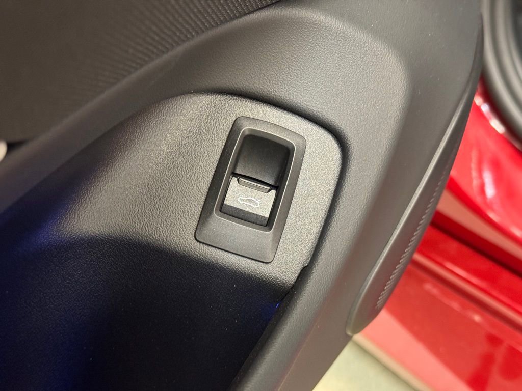 Used 2025 BMW M5 w/ Carbon Package image 11