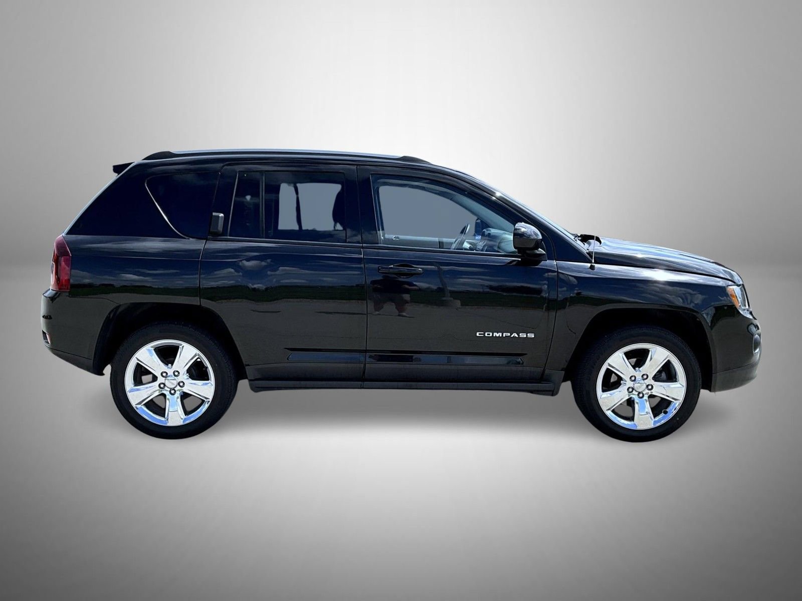 Used 2016 Jeep Compass Latitude FWD image 4