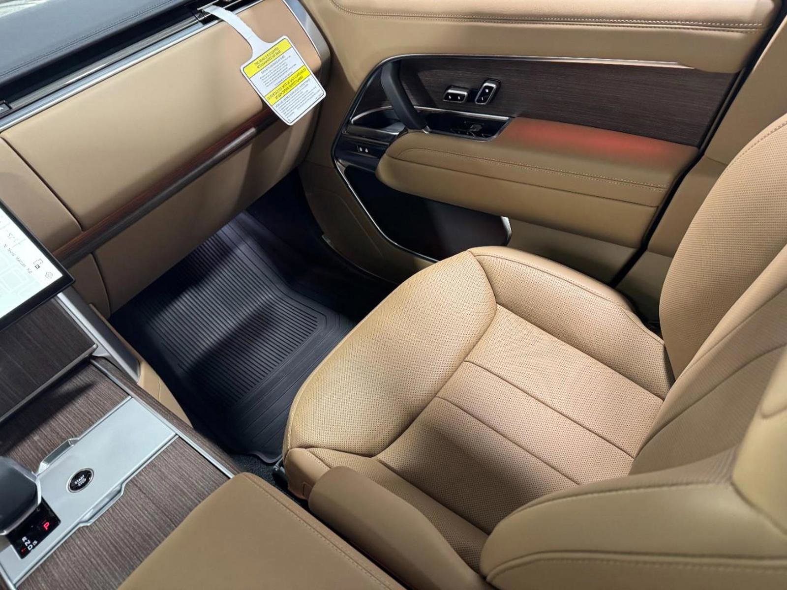 New 2026 Land Rover Range Rover SE image 17