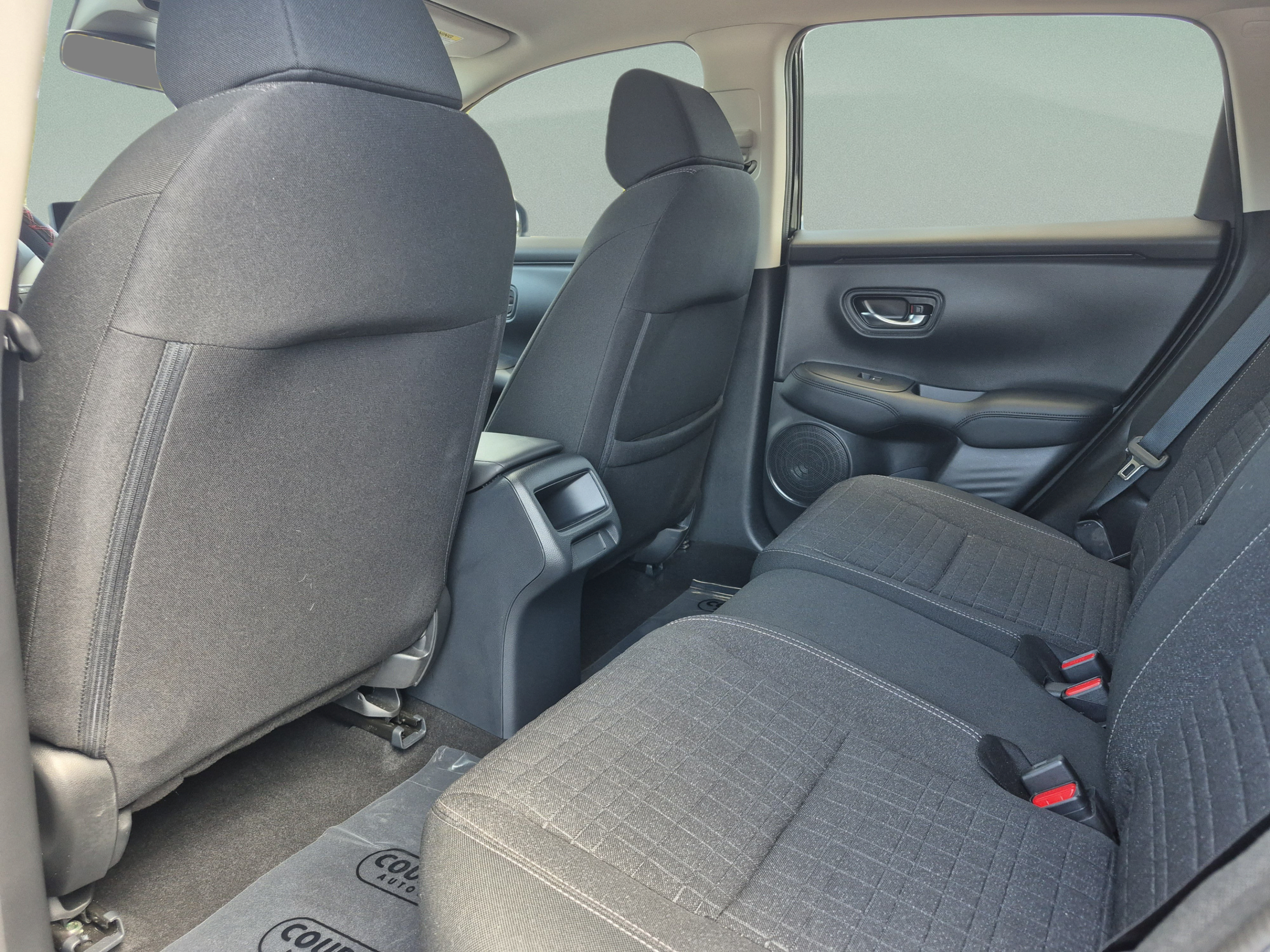 Used 2023 Honda HR-V LX image 15