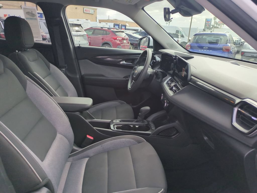 Used 2025 Chevrolet TrailBlazer LT AWD/4WD image 29