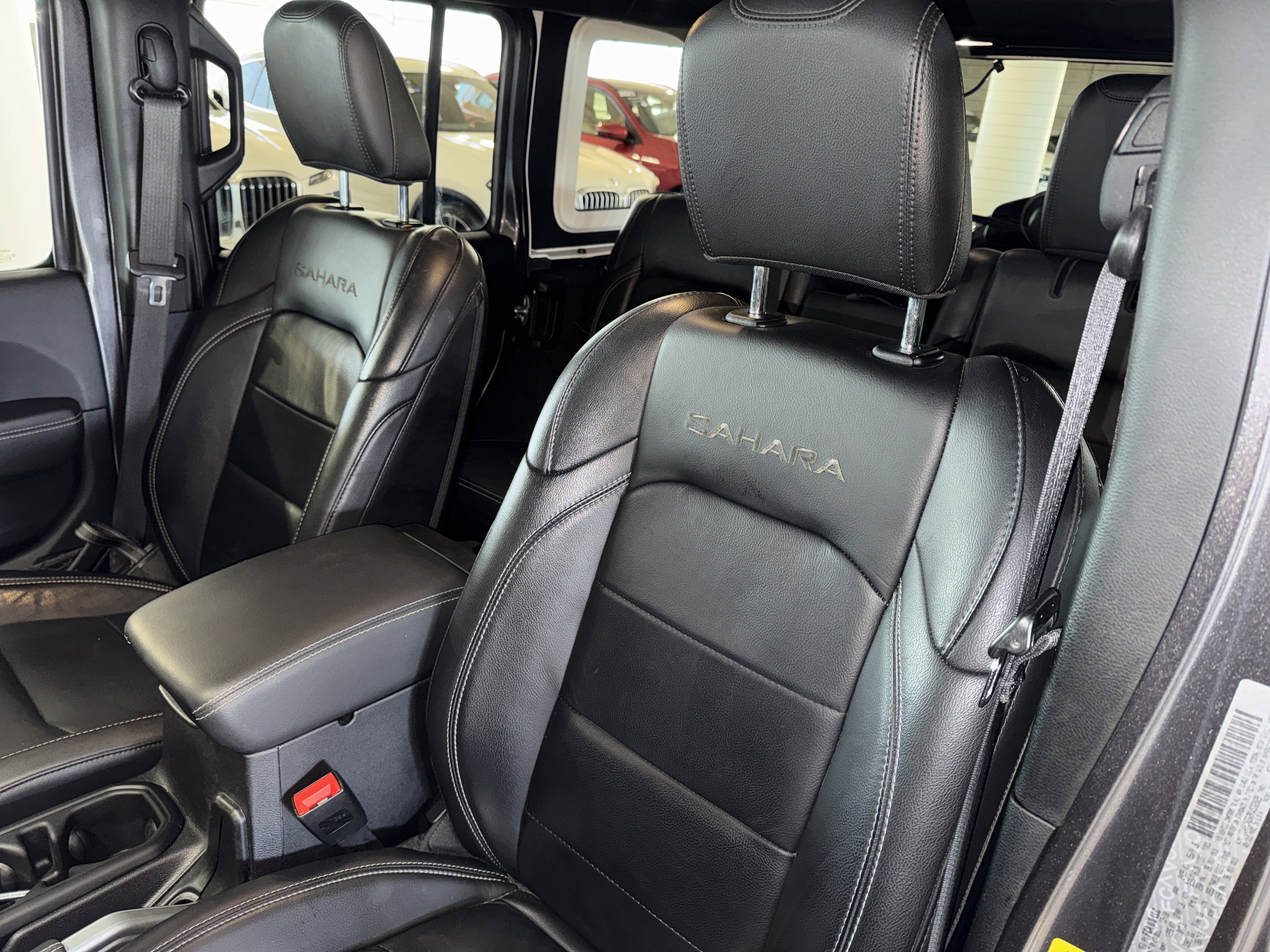 Used 2019 Jeep Wrangler Unlimited Sahara image 32