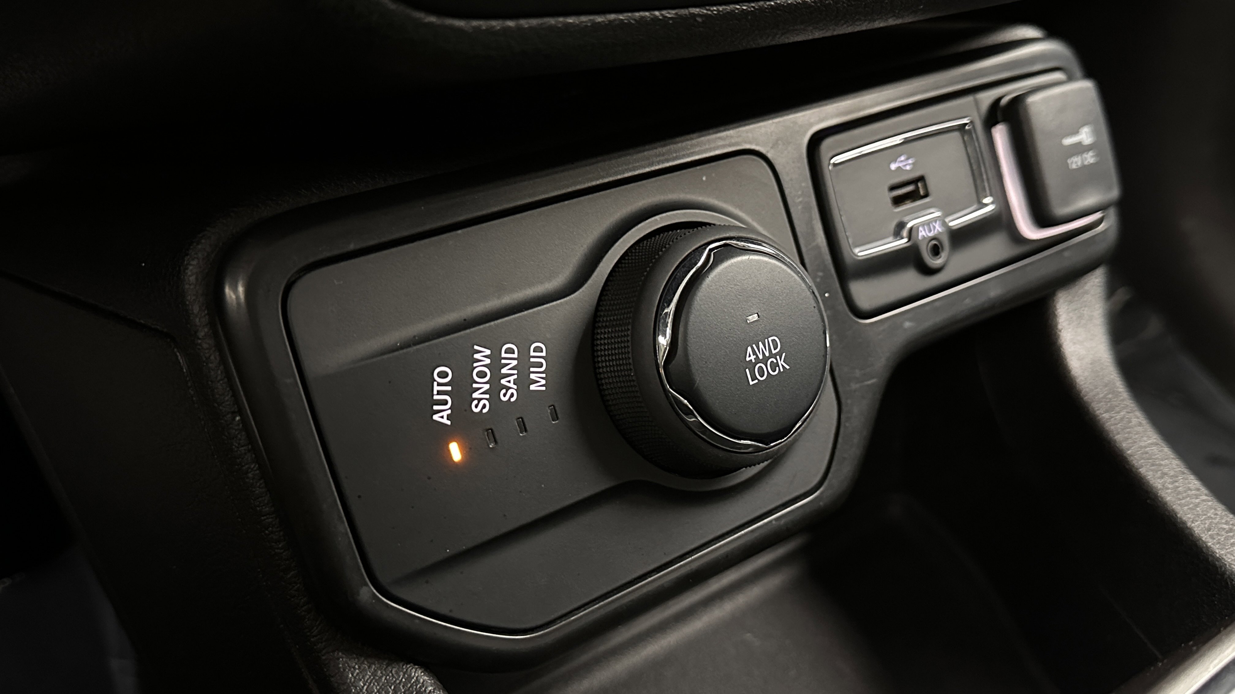 Used 2022 Jeep Renegade Latitude AWD/4WD image 16