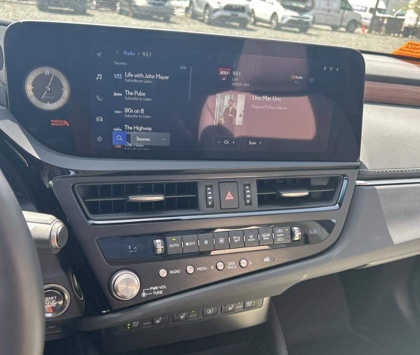 Used 2025 Lexus ES 350 Ultra Luxury FWD image 17