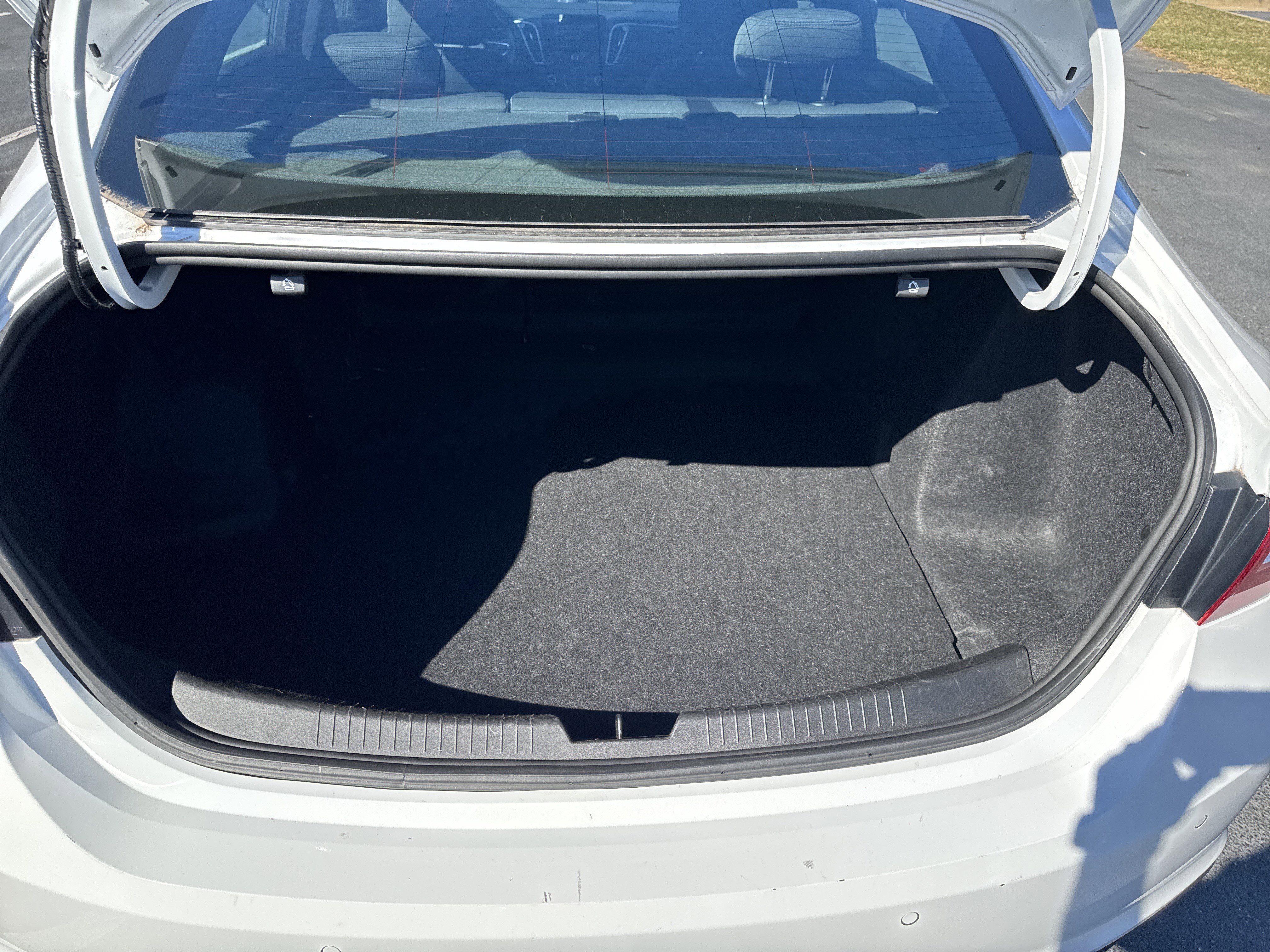 Used 2024 Chevrolet Malibu LT image 35