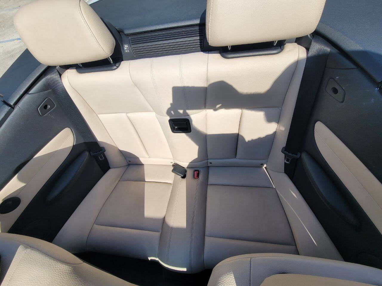 Used 2012 BMW 135i Convertible image 11