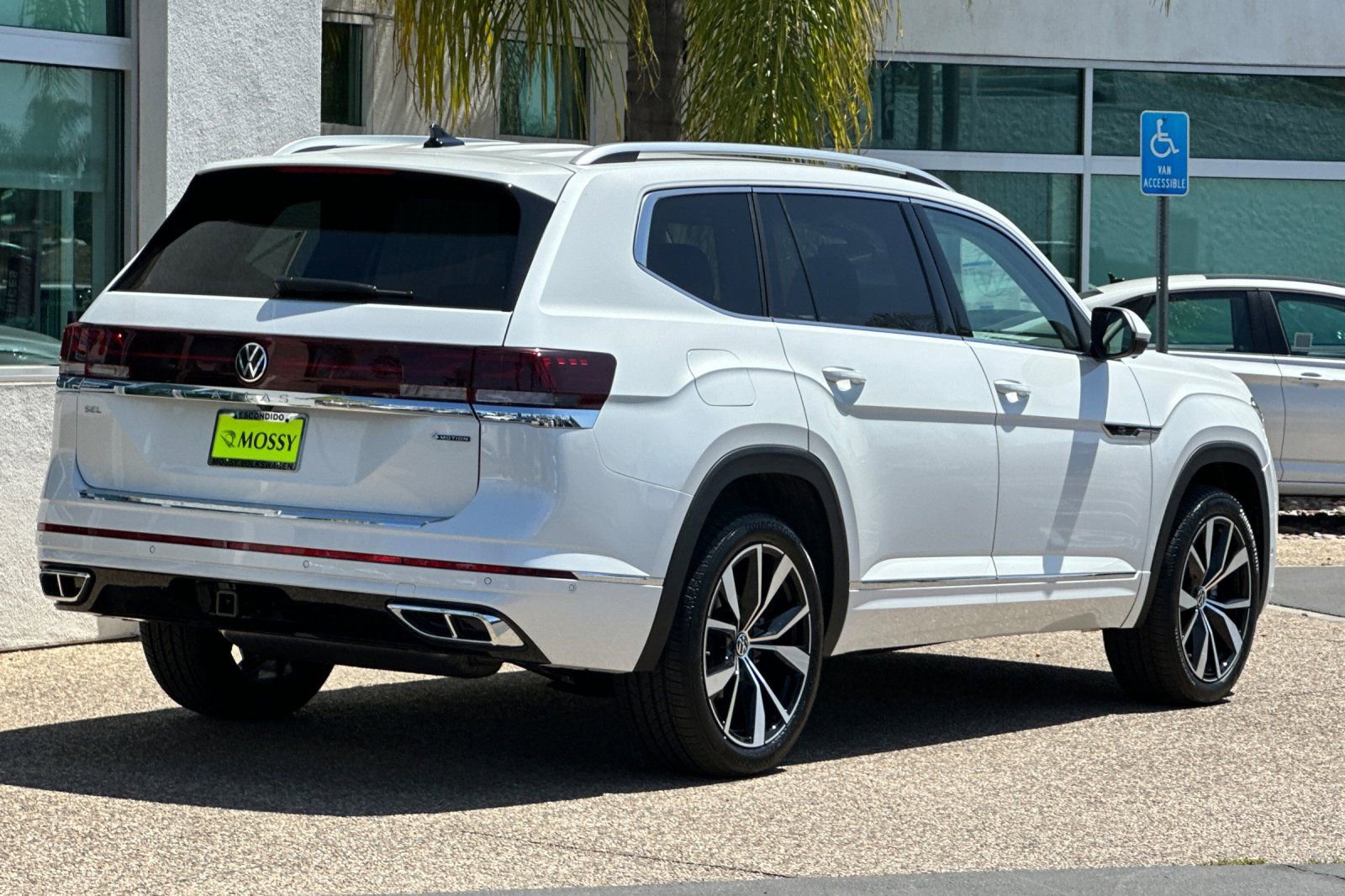 New 2025 Volkswagen Atlas SEL Premium R-Line image 4