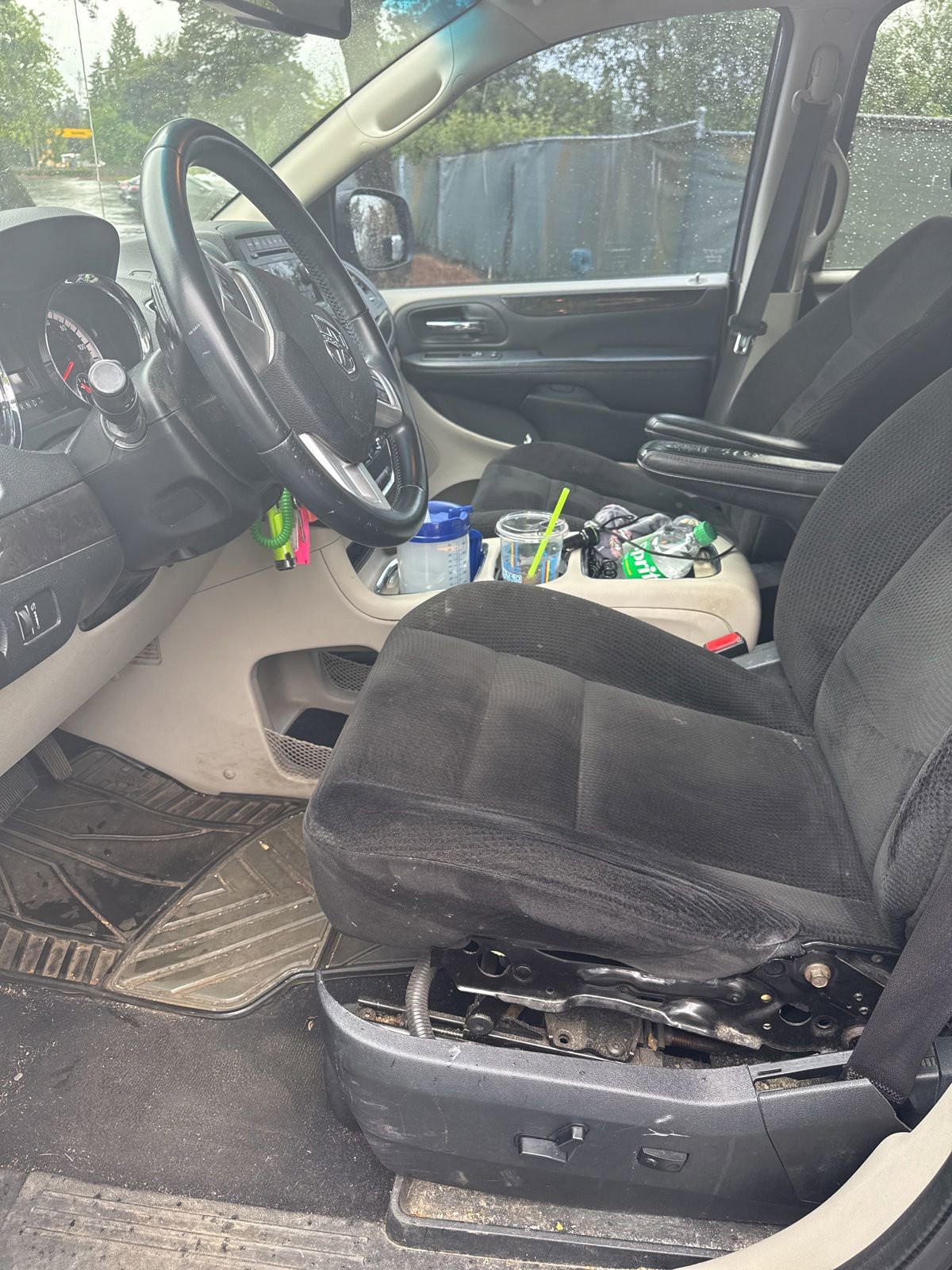 Used 2016 Dodge Grand Caravan SXT w/ UConnect Hands-Free Group FWD image 8