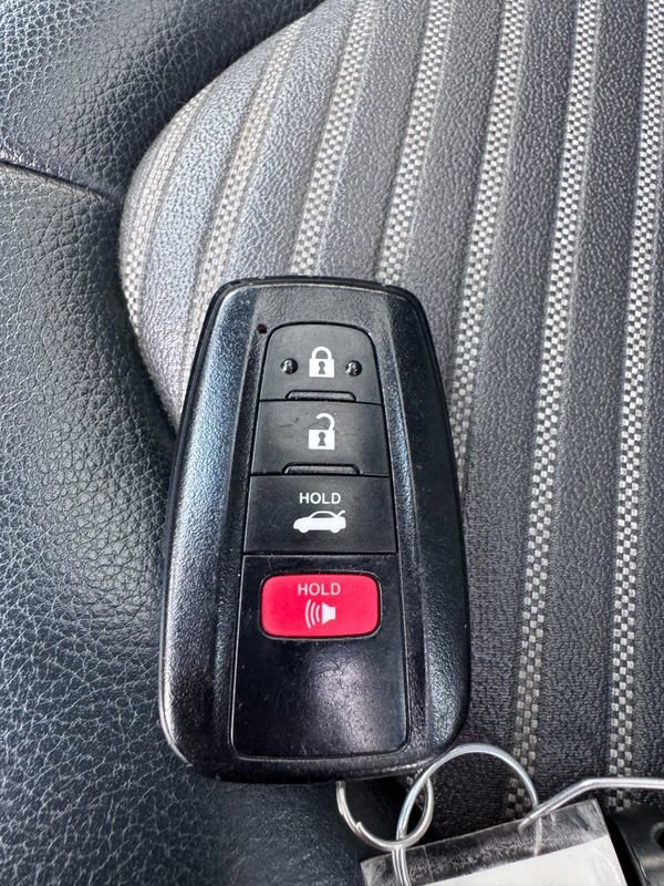 Used 2020 Toyota Camry SE w/ Sunroof Package image 42