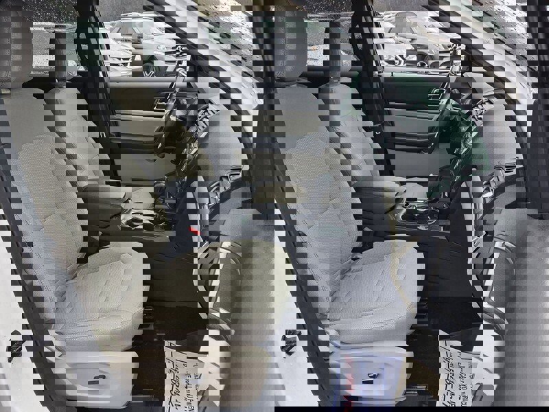 Used 2018 Ford Explorer XLT image 15