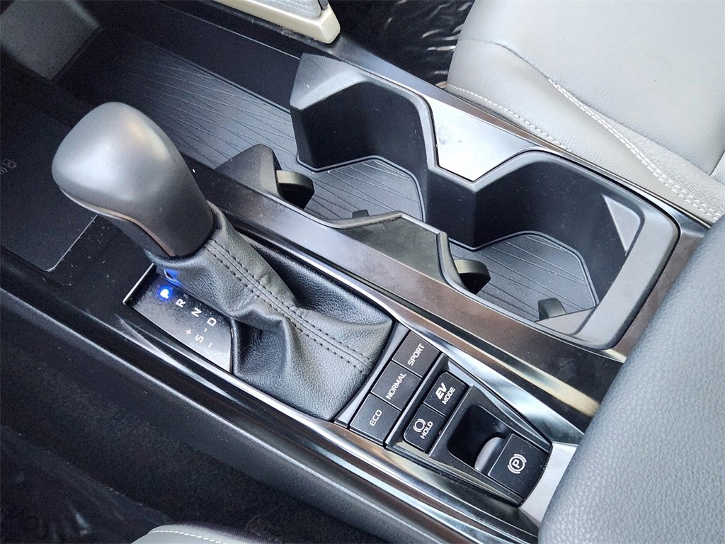 Used 2025 Toyota Camry SE image 15