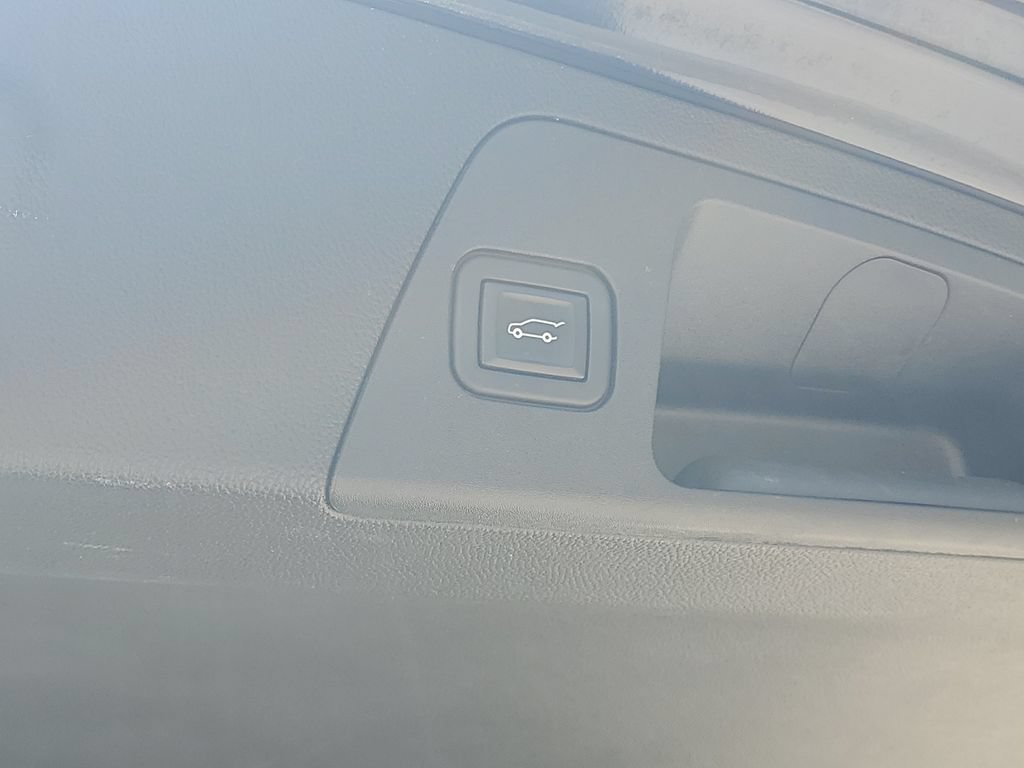 Used 2020 Buick Envision Essence w/ LPO, Interior Luxury Package FWD image 13