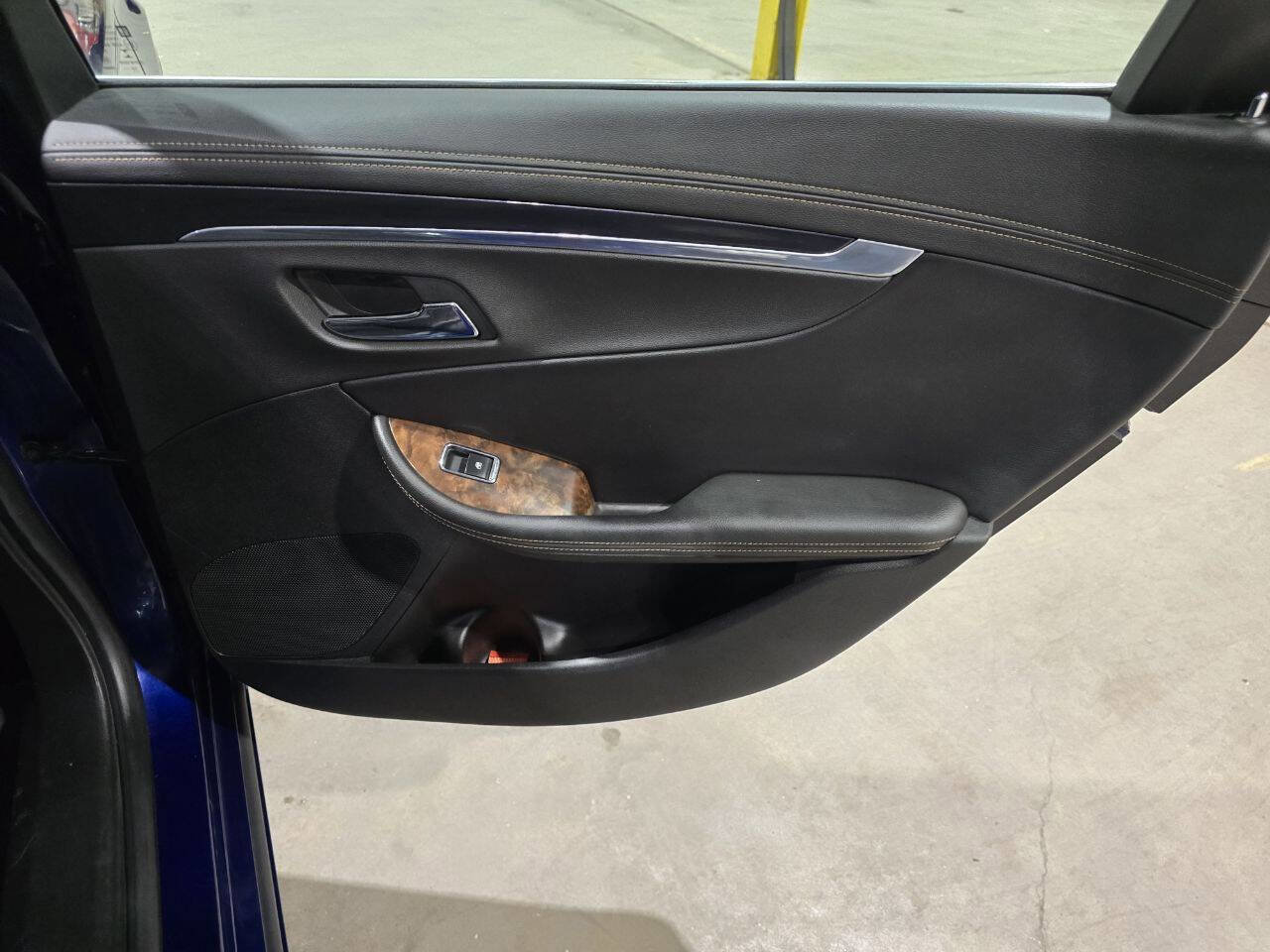 Used 2014 Chevrolet Impala LT w/ Convenience Package image 31