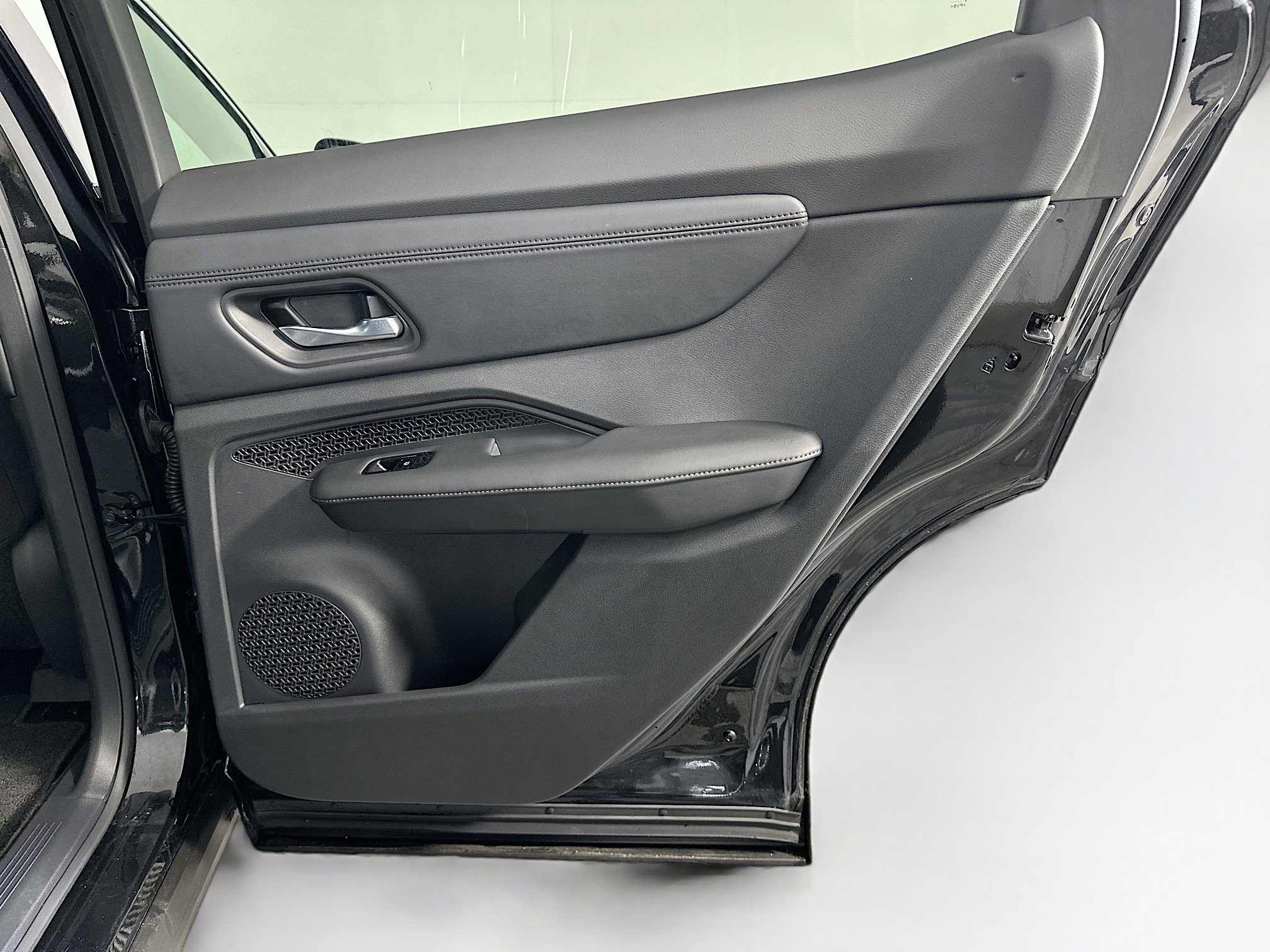 Used 2025 Nissan Ariya FWD image 31