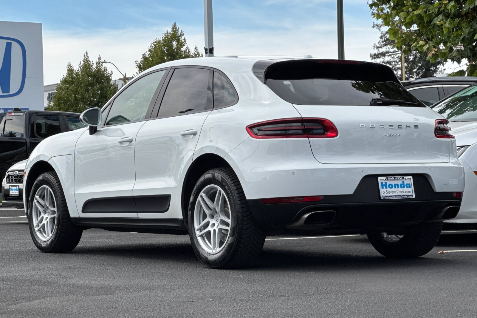 Used 2017 Porsche Macan AWD/4WD image 3