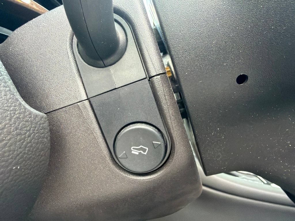 Used 2019 Ford Taurus Limited FWD image 14