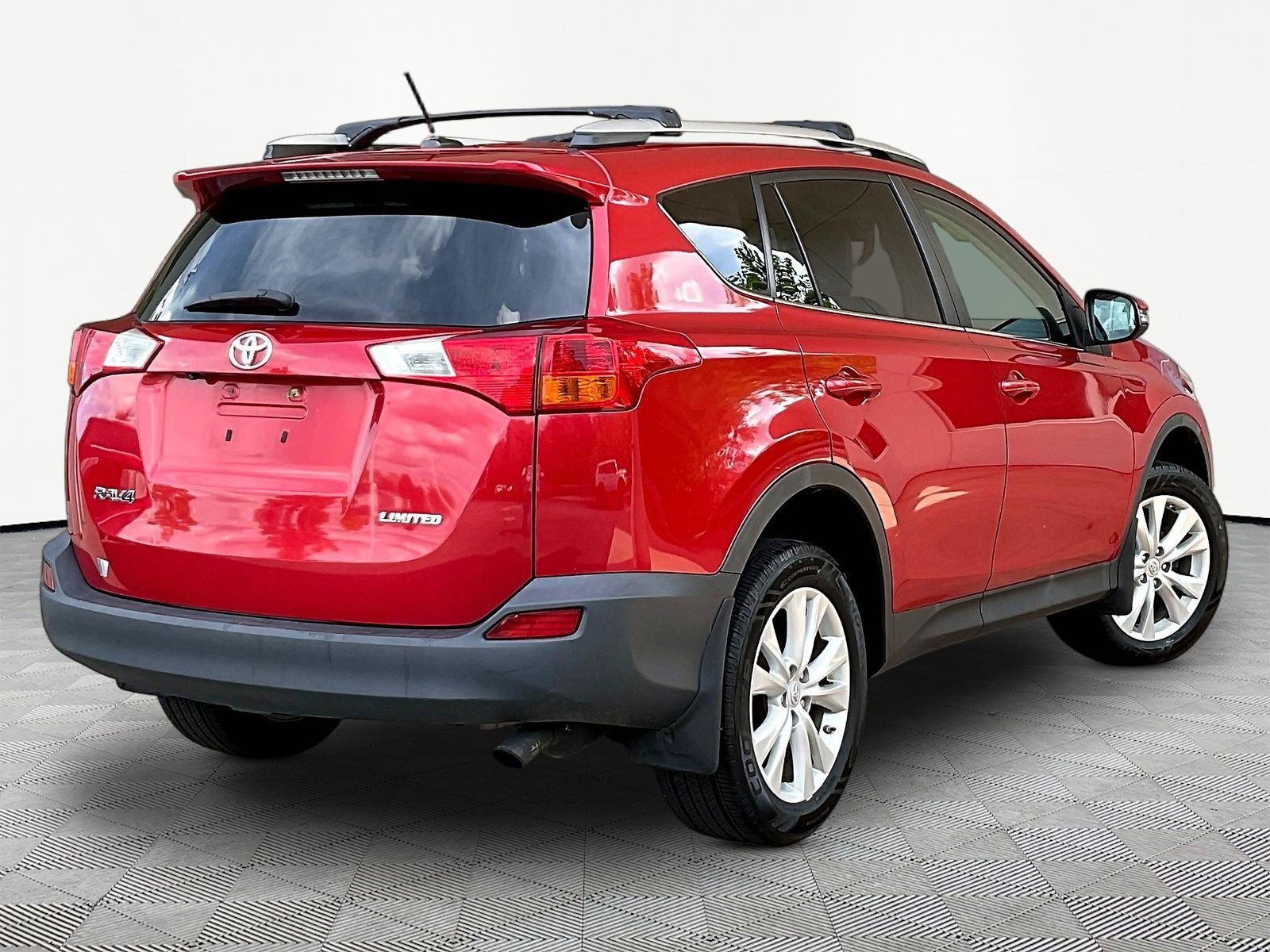 Used 2014 Toyota RAV4 Limited w/ Technology Package FWD image 6