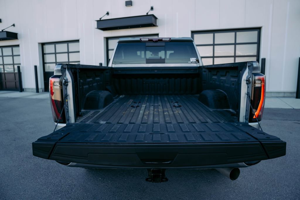 Used 2024 GMC Sierra 3500 AT4 w/ Technology Package AWD/4WD image 8