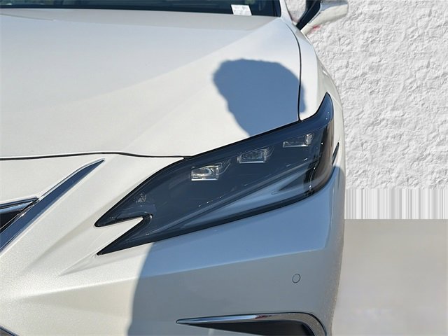 New 2025 Lexus ES 350 Ultra Luxury image 9