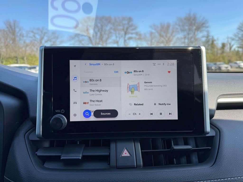 Used 2023 Toyota RAV4 LE AWD/4WD image 29